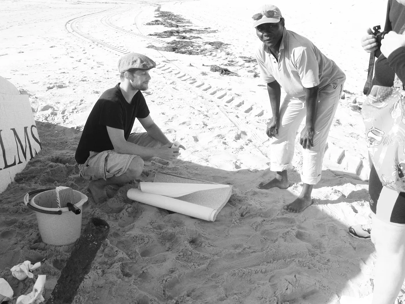 Se Souvenir - Interacting with passers-bys.